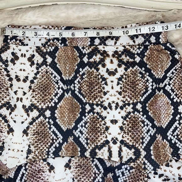 NASTY GAL•FLIP IT SNAKE 🐍 SKIRT - Picture 8 of 12